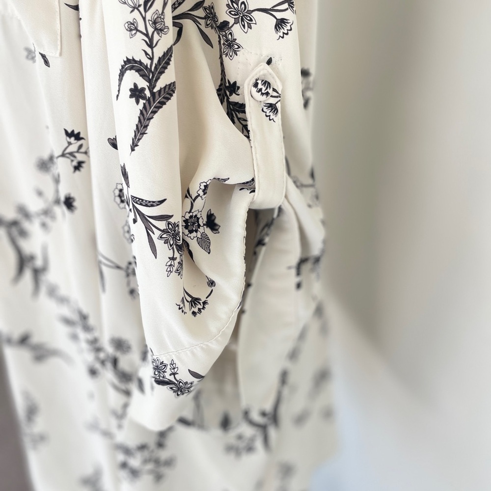 Torrid Harper Blouse Floral Black ivory size 5xl Smocked V neck Aesthetic core - Picture 11 of 15
